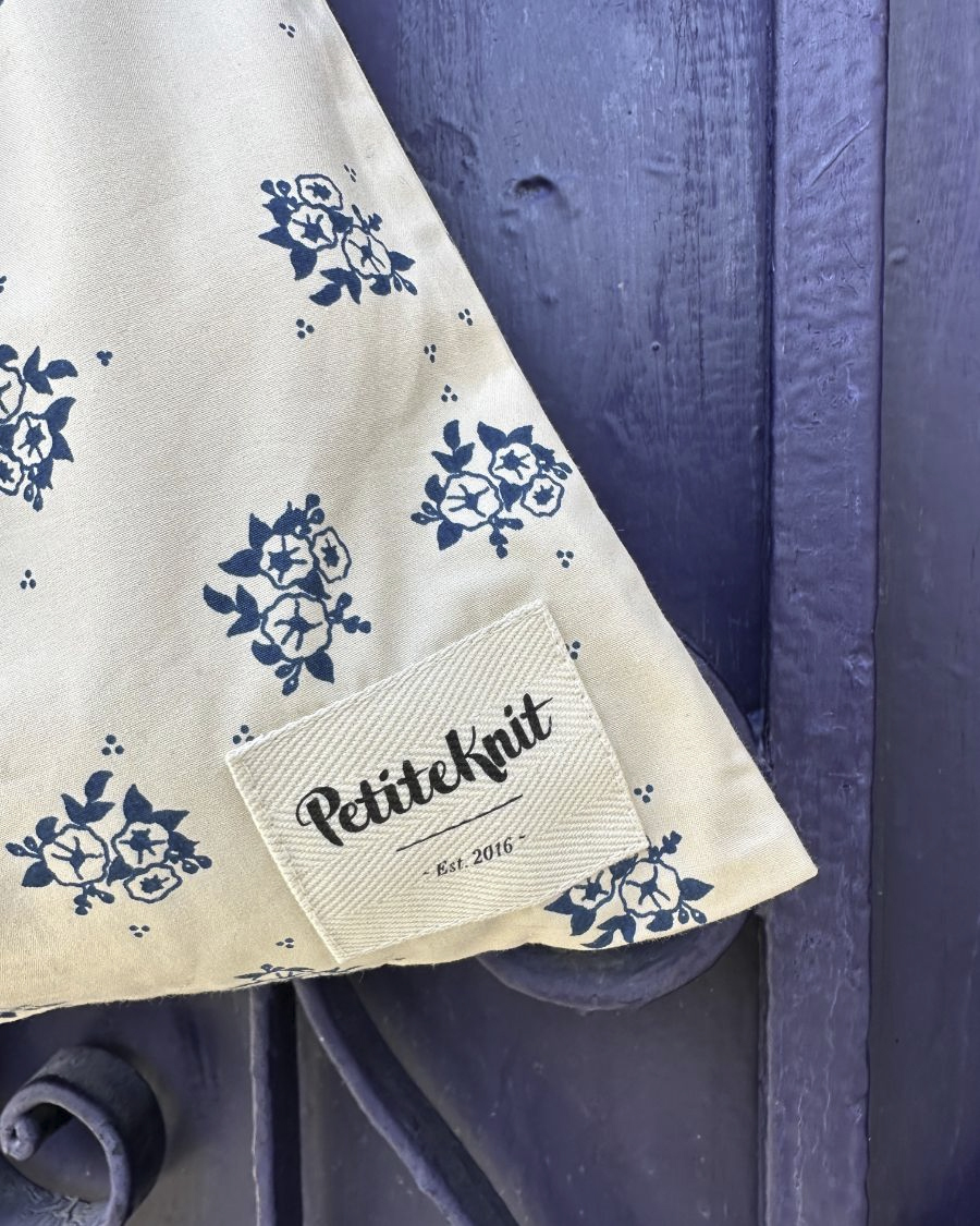 PetiteKnit Beutel Knitter's String Bag -  Midnight Blue Flower