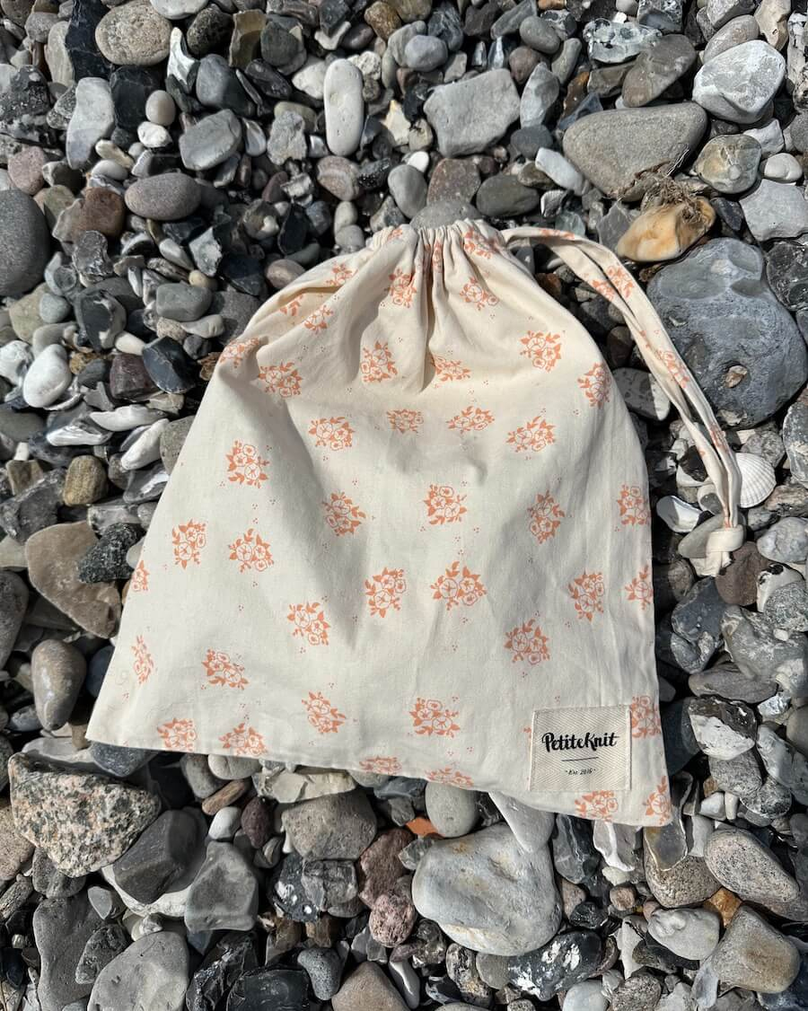 PetiteKnit Beutel Knitter's String Bag -  Apricot Flower