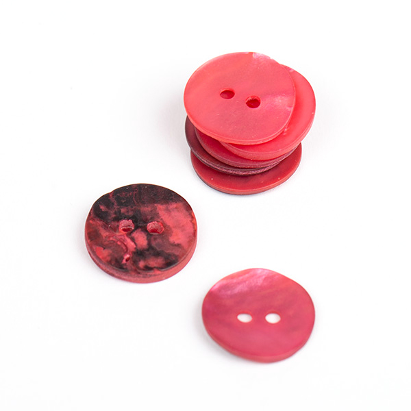DROPS 605 bouton rouge en nacre 15mm